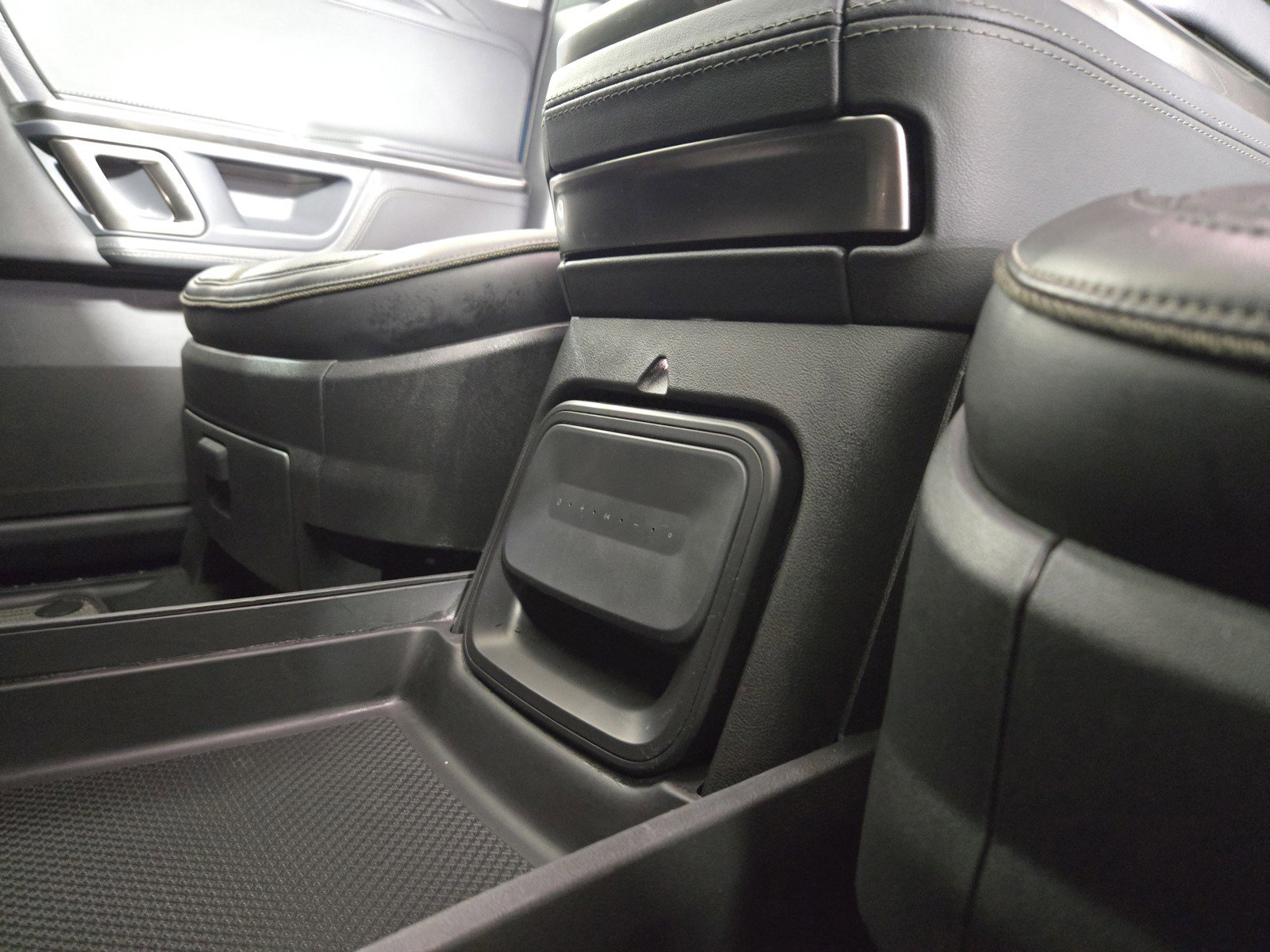 Used 2024 Rivian R1S Adventure image 33