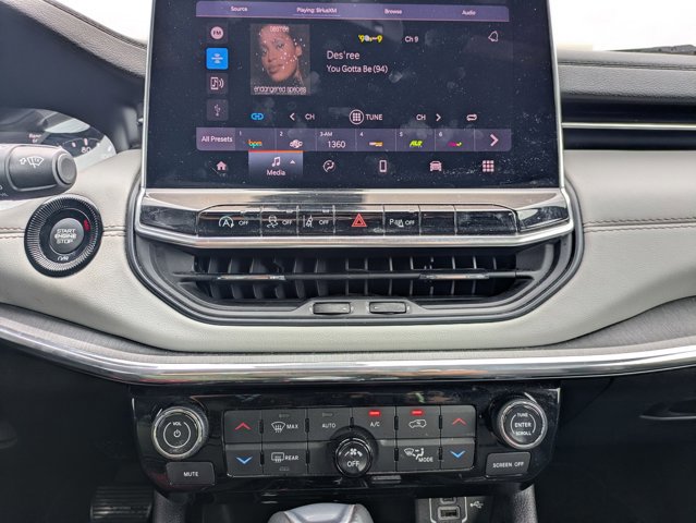 Used 2024 Jeep Compass Limited image 13