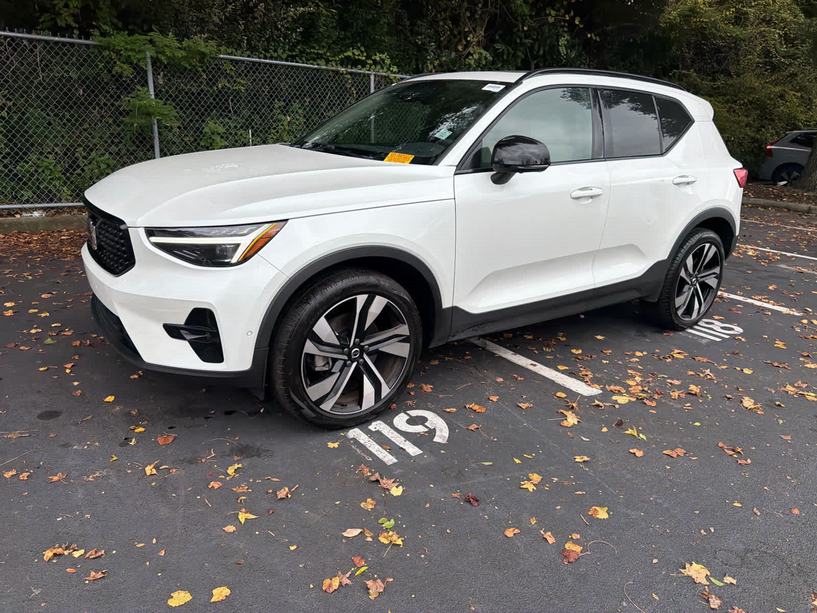 Used 2024 Volvo XC40 B5 Plus AWD/4WD image 9