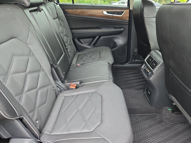 Used 2024 Volkswagen Atlas SE FWD image 17