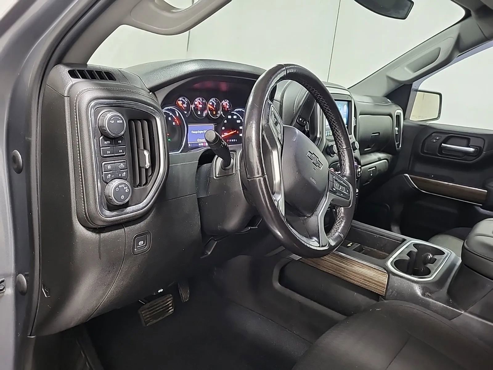 Used 2020 Chevrolet Silverado 1500 LT Trail Boss AWD/4WD image 7