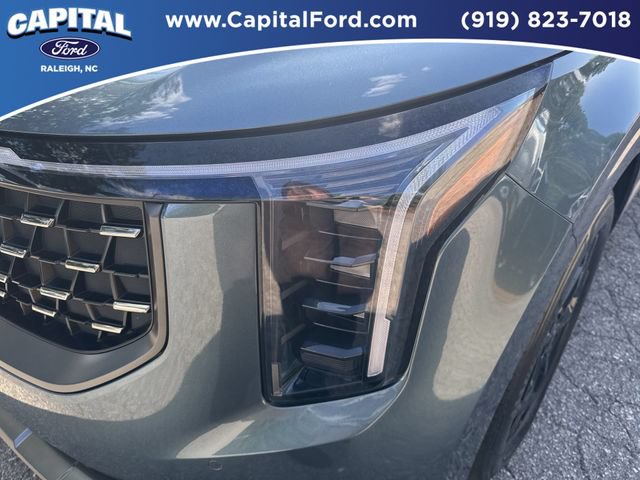 Used 2025 Kia Carnival SX FWD image 11