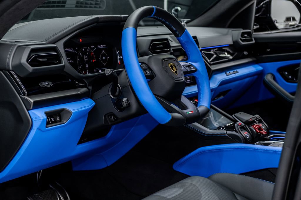 Used 2025 Lamborghini Urus SE image 39