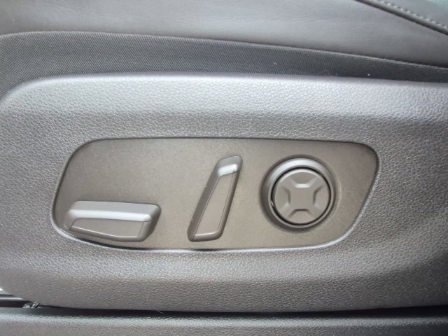 Used 2026 Kia Carnival EX FWD image 11