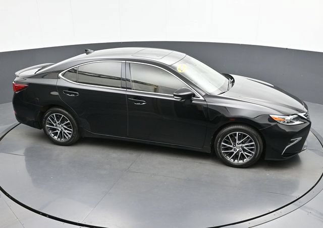 Used 2017 Lexus ES 350 w/ Luxury Package FWD image 39