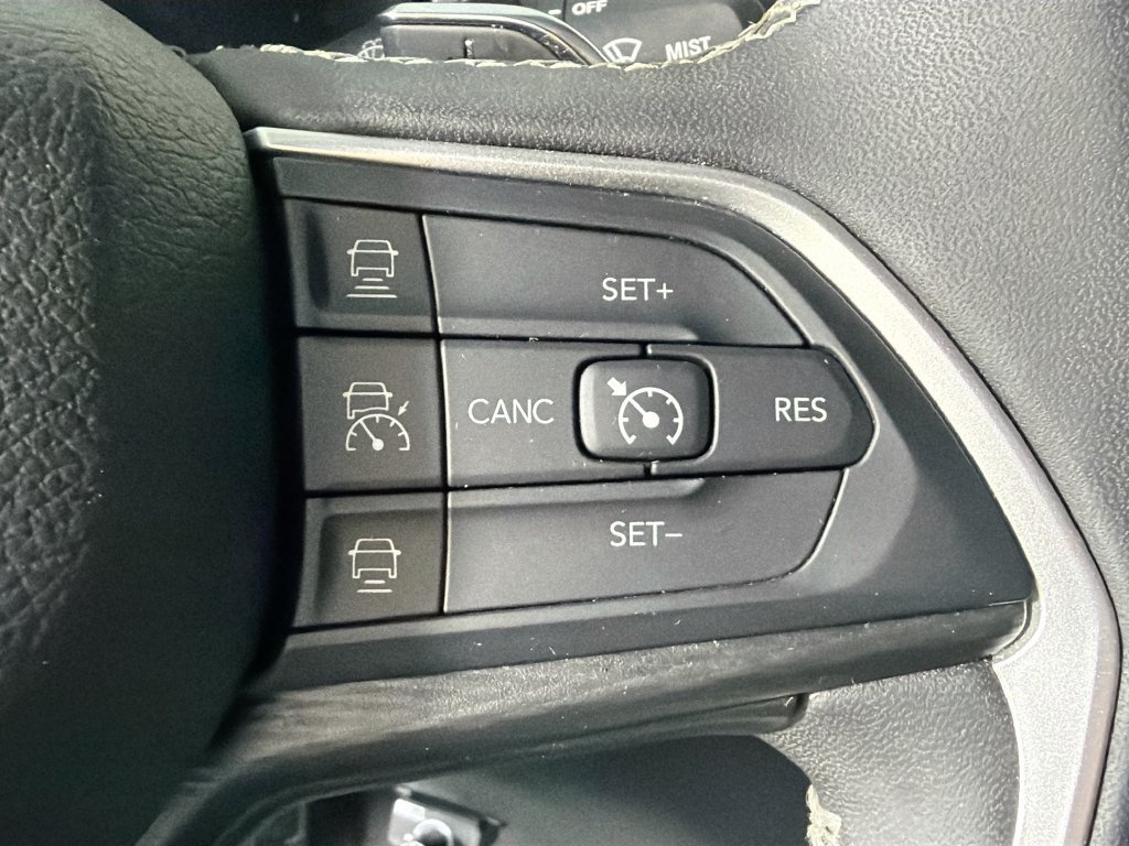 Used 2024 Jeep Grand Cherokee Altitude AWD/4WD image 45