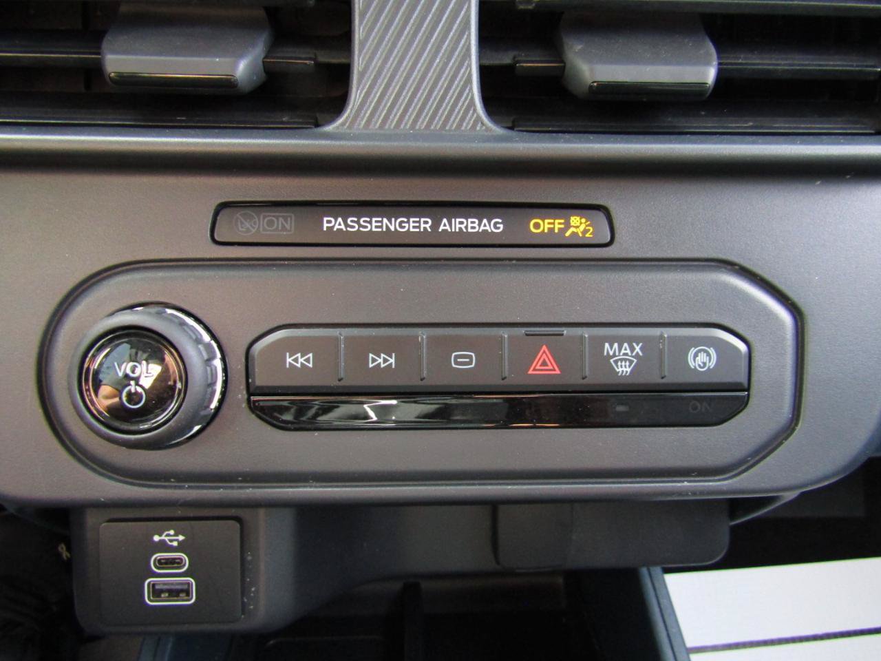 Used 2025 Ford Maverick XL w/ Equipment Group 102A AWD/4WD image 16