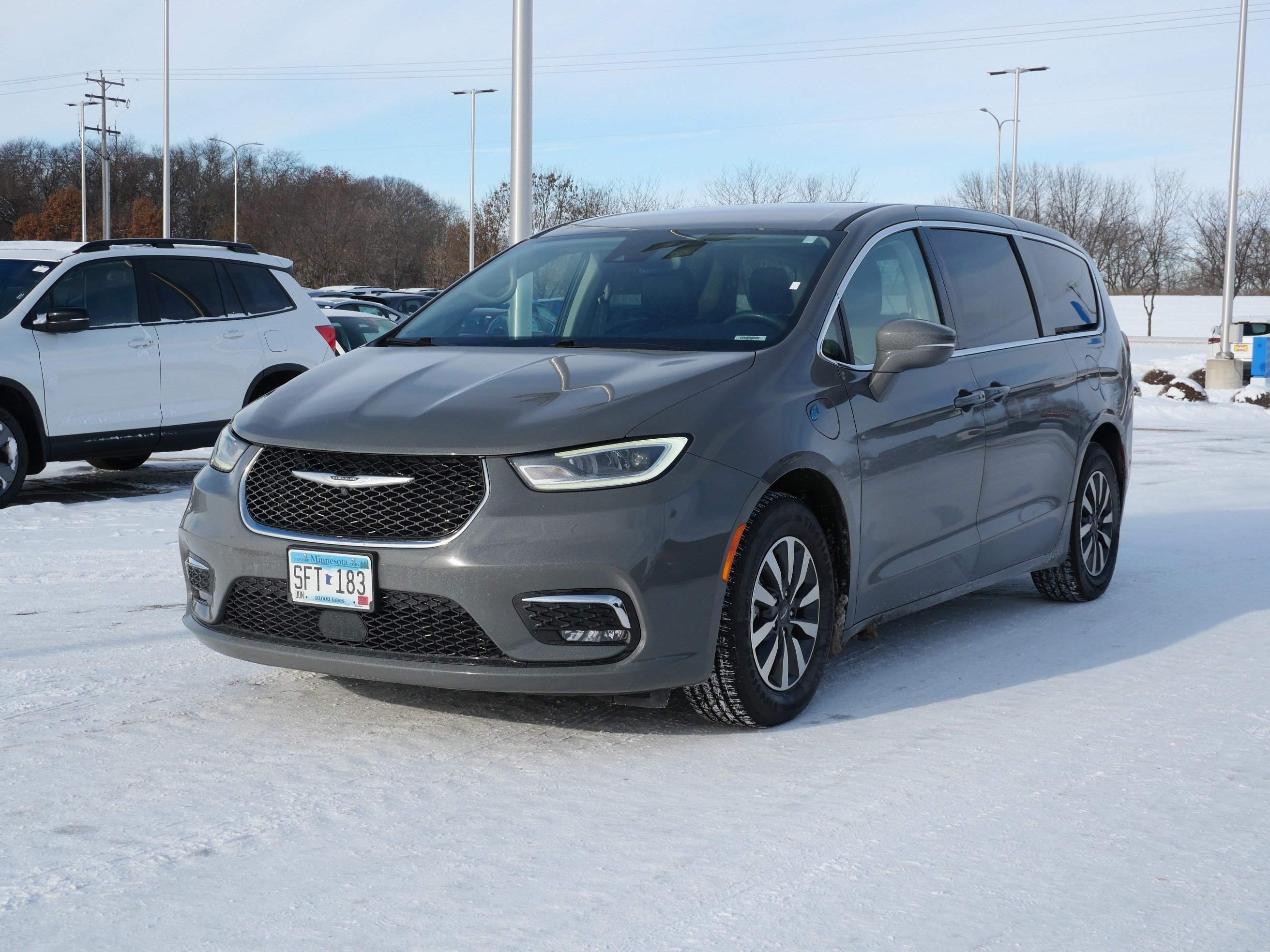 Used 2022 Chrysler Pacifica Touring-L image 2