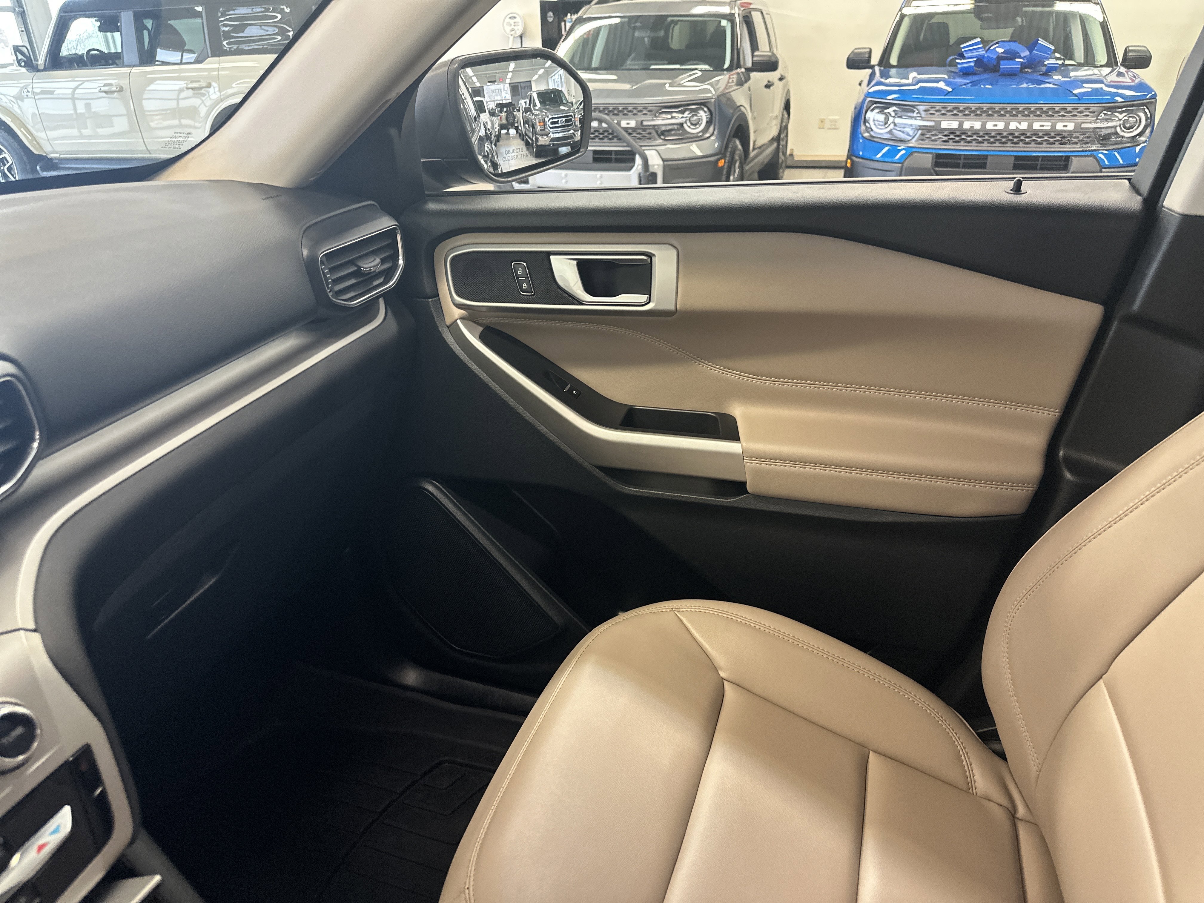 Used 2023 Ford Explorer XLT w/ Equipment Group 202A image 27