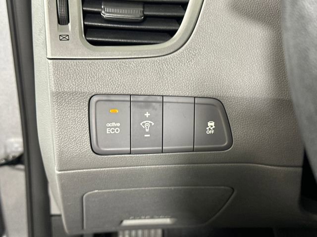 Used 2013 Hyundai Elantra Limited w/ Technology Pkg image 19