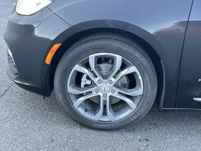 New 2026 Chrysler Pacifica Pinnacle image 11