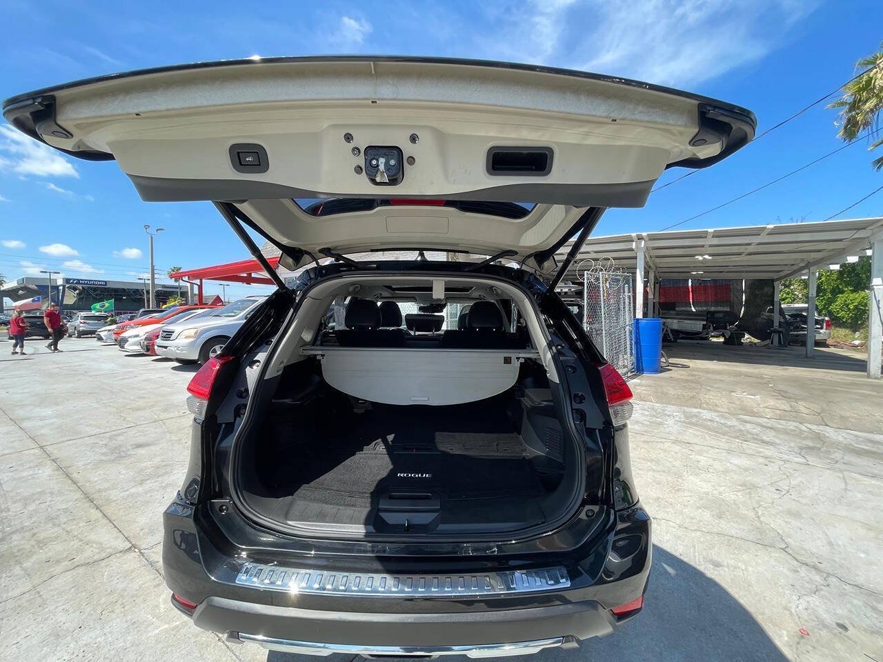Used 2017 Nissan Rogue SL w/ SL Premium Package AWD/4WD image 16