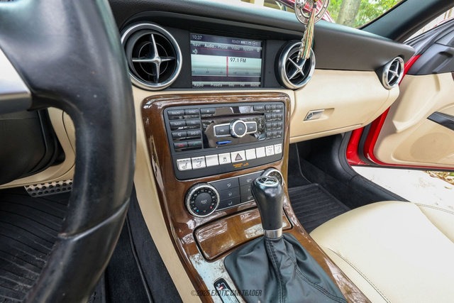 Used 2015 Mercedes-Benz SLK 250 image 28