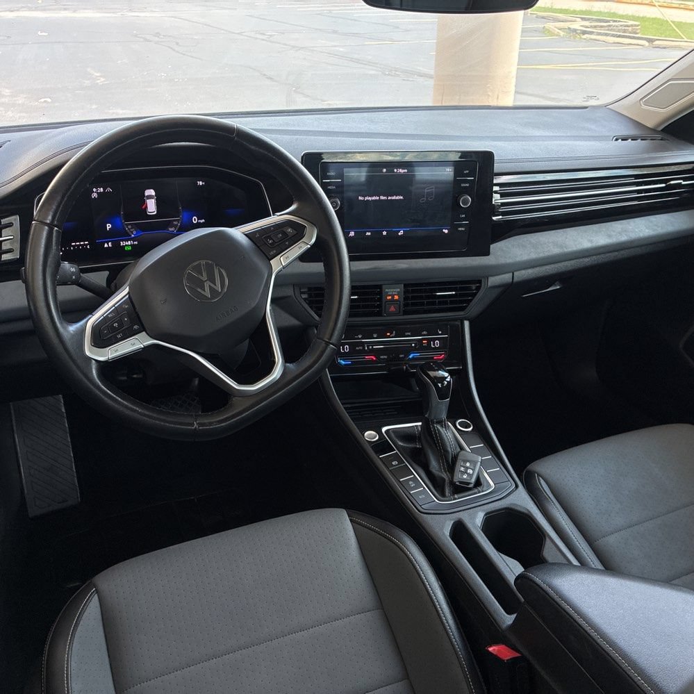 Used 2025 Volkswagen Jetta SE FWD image 12