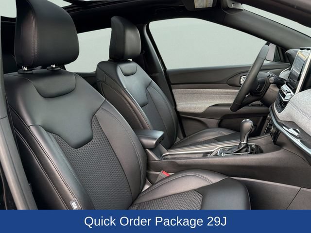 Used 2025 Jeep Compass Latitude w/ Sun & Sound Group AWD/4WD image 20