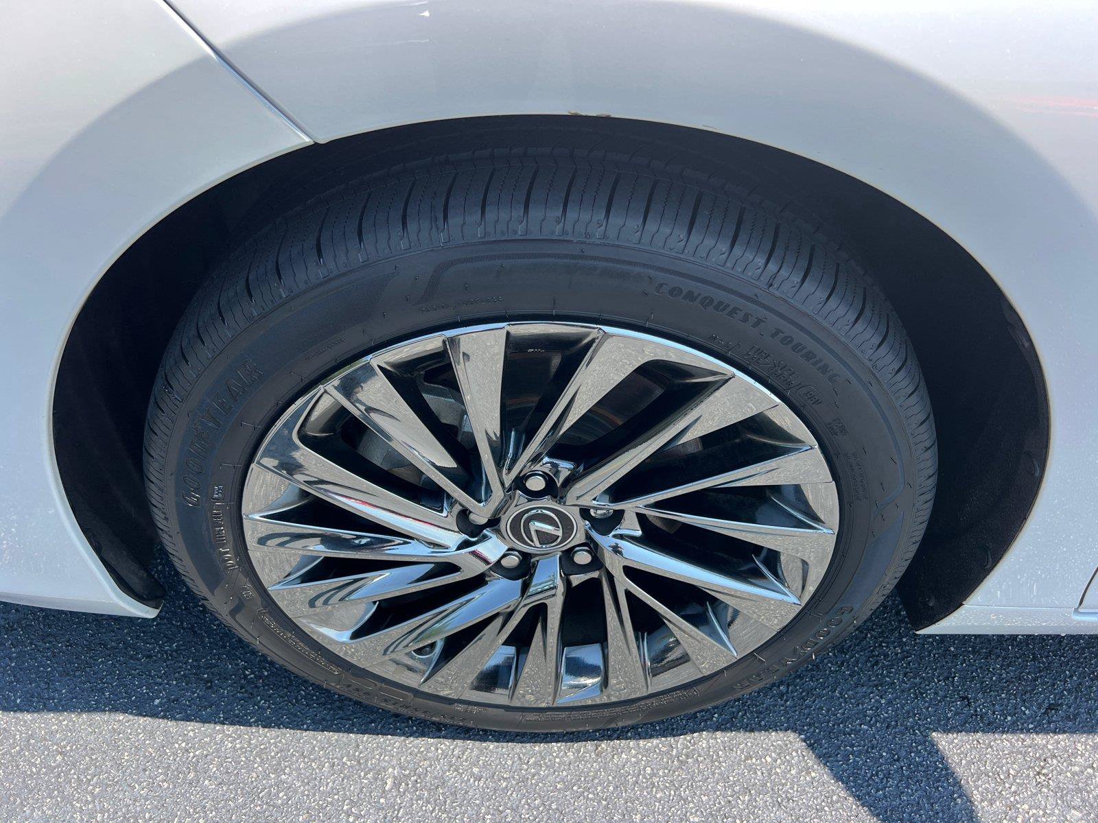Certified 2024 Lexus ES 350 Ultra Luxury w/ Accessory Package (Z2) FWD image 11