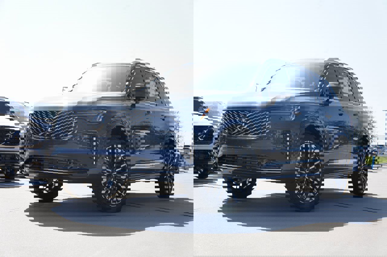New 2025 Volvo XC90 T8 Plus w/ Protection Package Premier