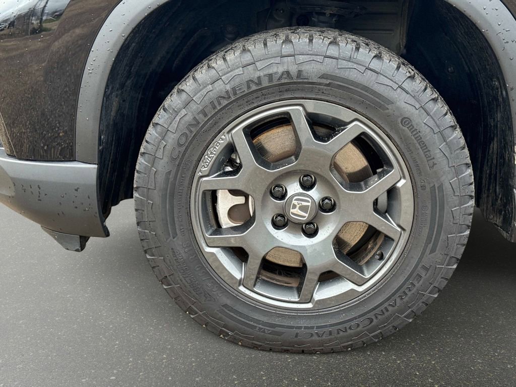 Used 2025 Honda Pilot TrailSport image 11