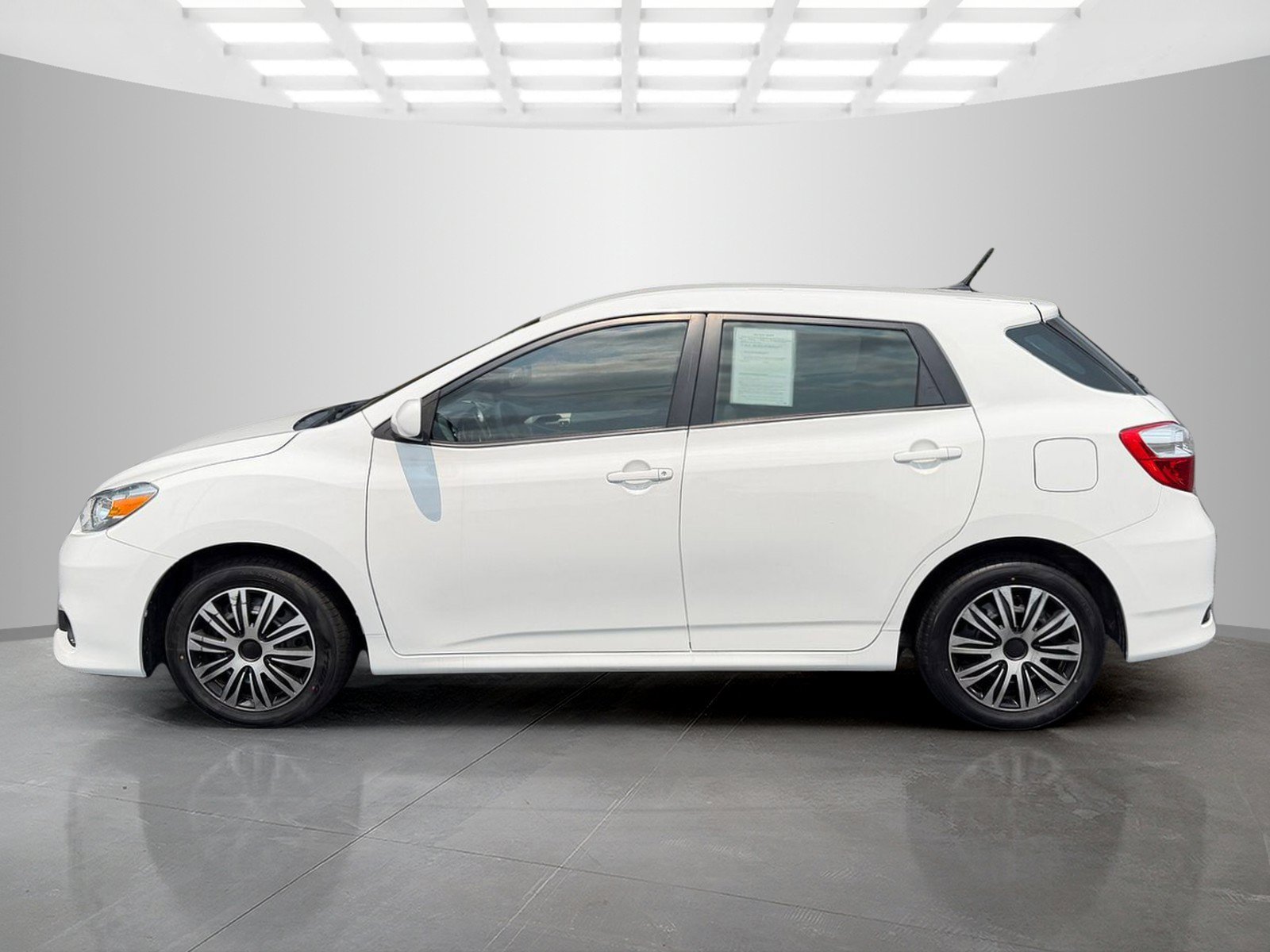 Used 2013 Toyota Matrix L w/ L Sport Pkg FWD image 3
