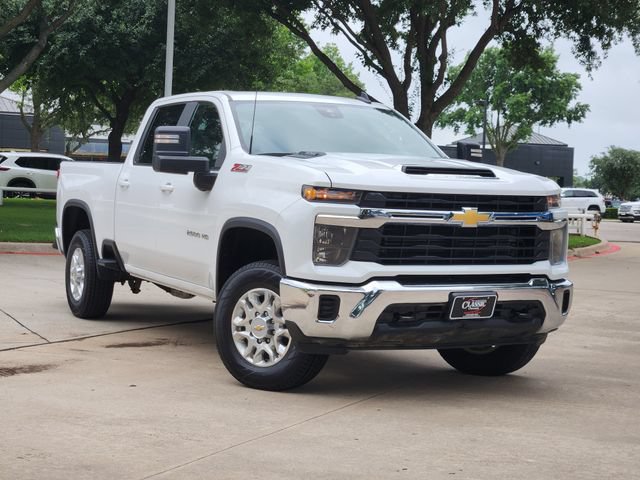 Used 2024 Chevrolet Silverado 2500 LT AWD/4WD image 2