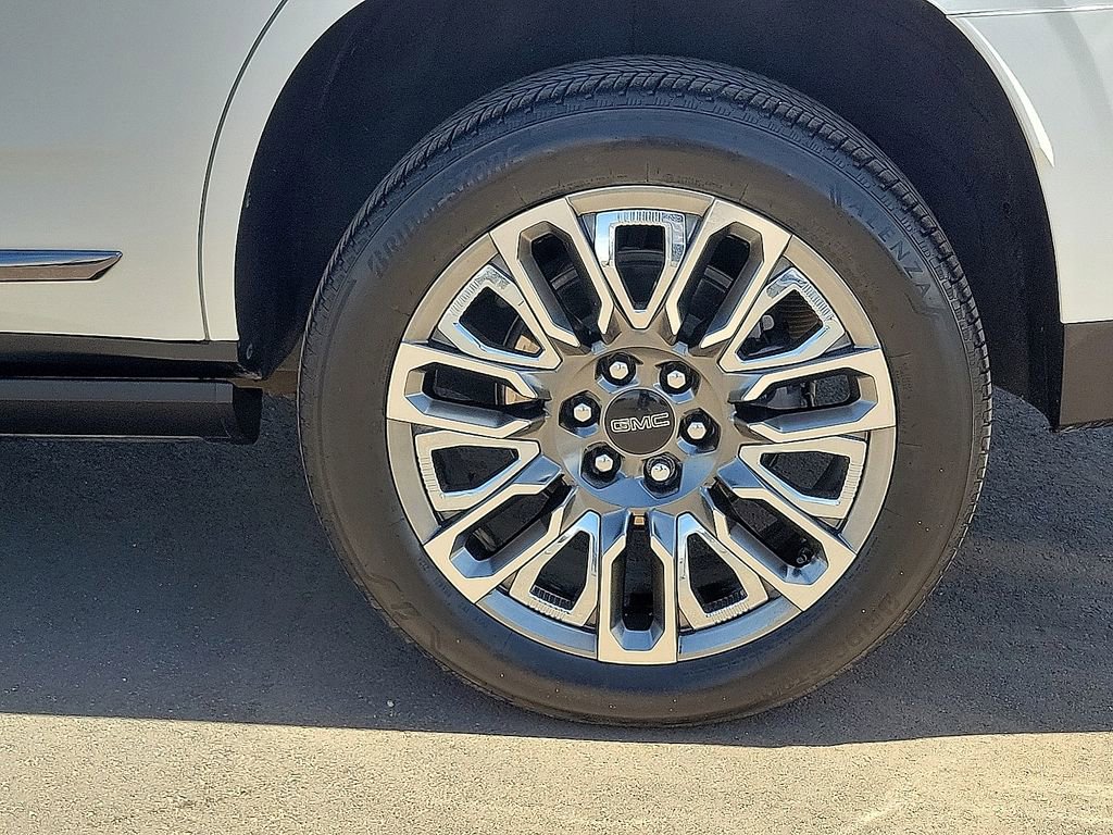 Used 2024 GMC Yukon Denali Ultimate AWD/4WD image 10