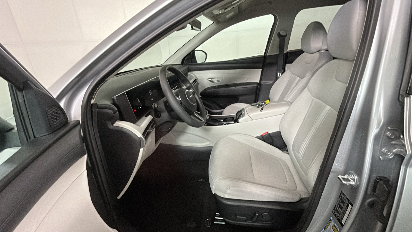Used 2025 Hyundai Tucson SEL AWD/4WD image 14