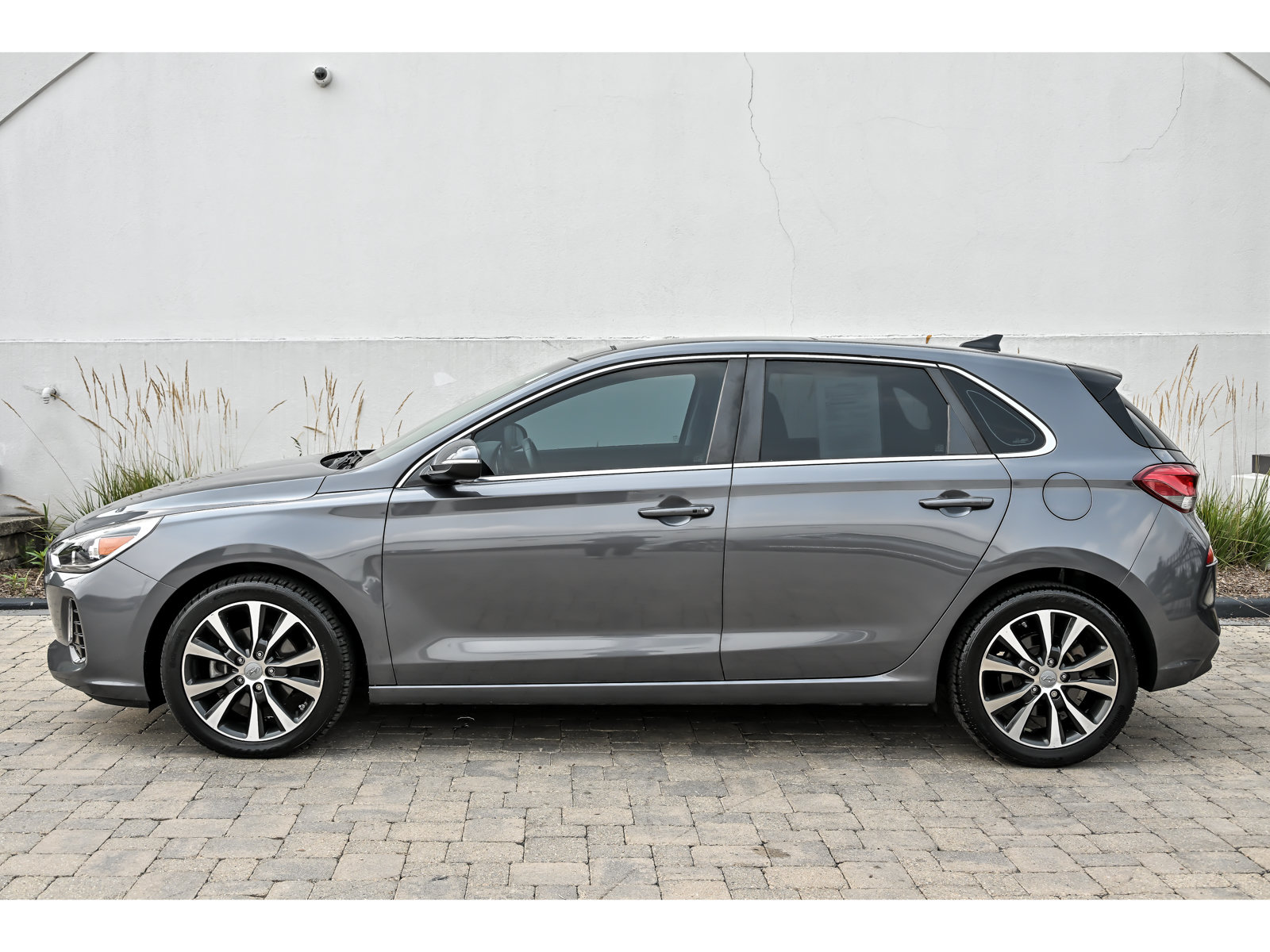 Used 2018 Hyundai Elantra GT w/ Tech Package 03 FWD image 10