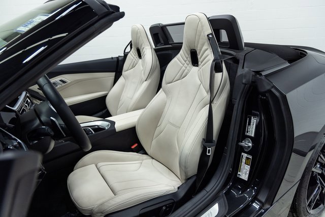 Used 2024 BMW Z4 M40i w/ Premium Package image 21
