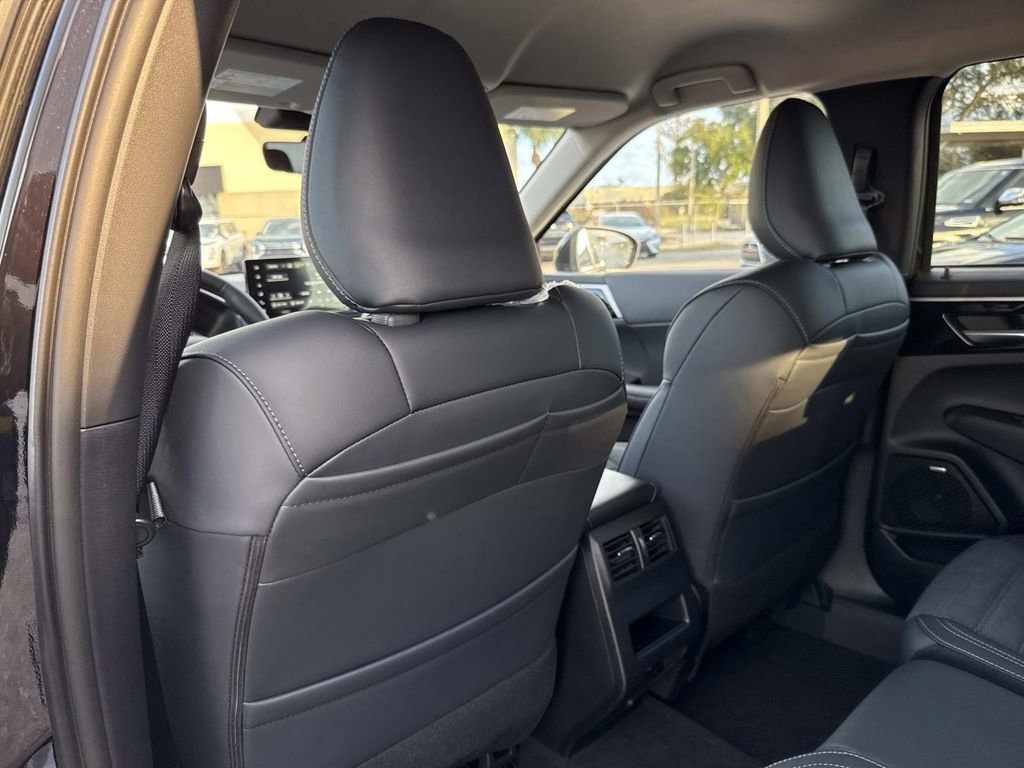 New 2026 Mitsubishi Outlander SE image 12