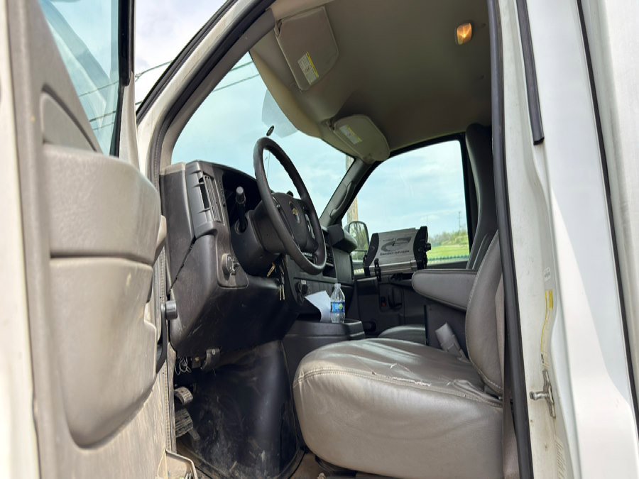 Used 2012 Chevrolet Express 3500 RWD image 12