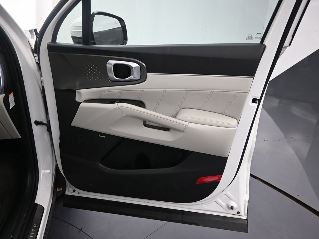 Certified 2025 Kia Sorento SX Prestige image 26