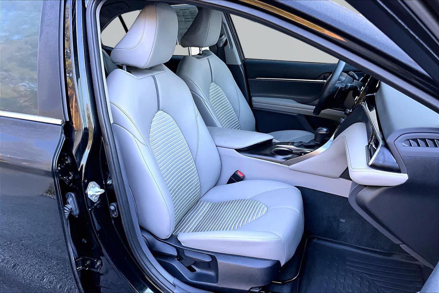 Used 2023 Toyota Camry SE w/ Convenience Package FWD image 9