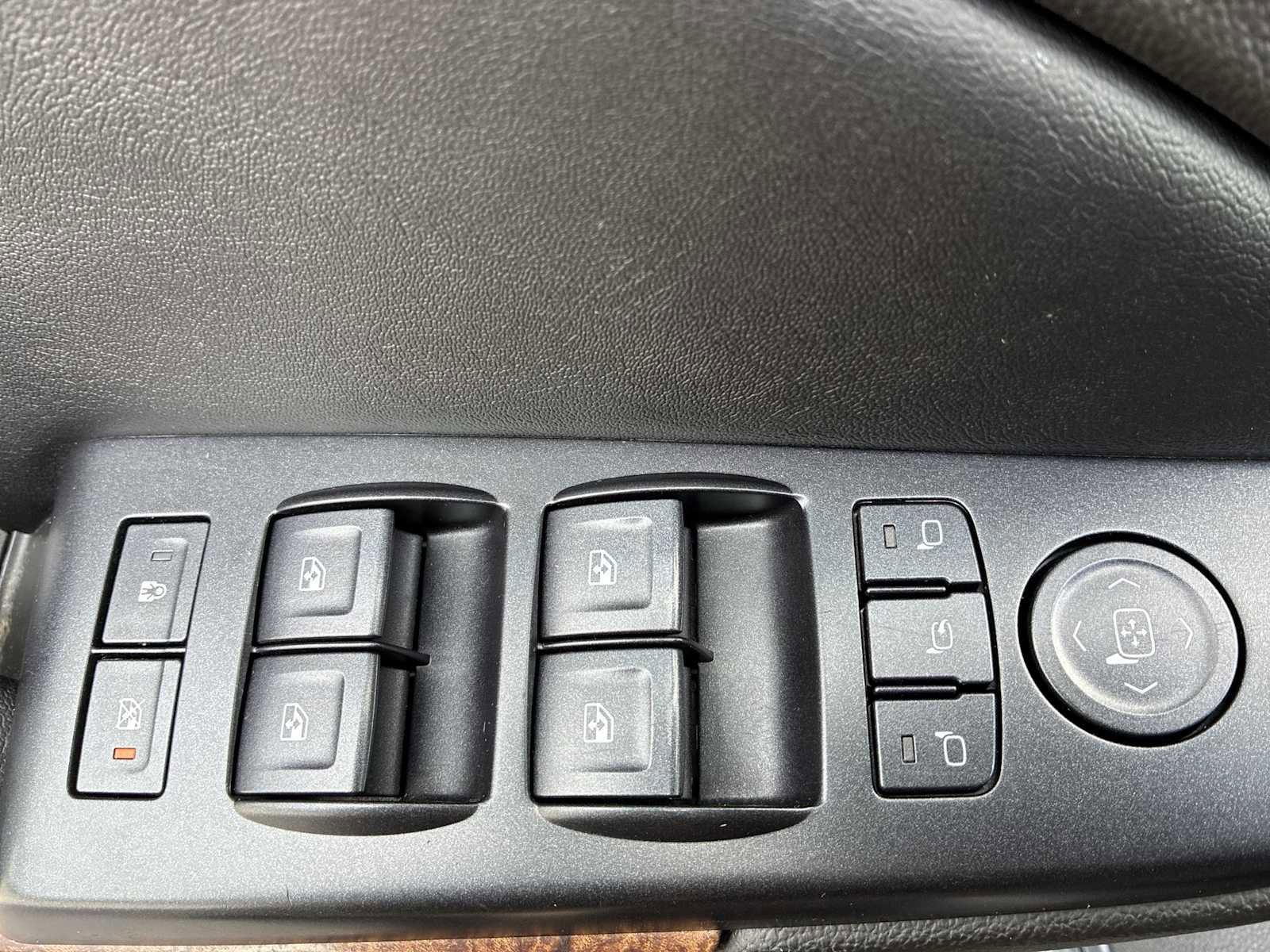 Used 2015 Chevrolet Suburban LTZ AWD/4WD image 15