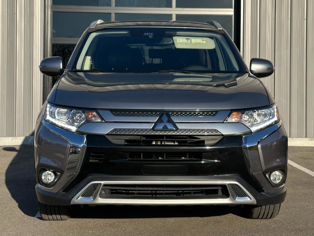 Used 2020 Mitsubishi Outlander SE image 2