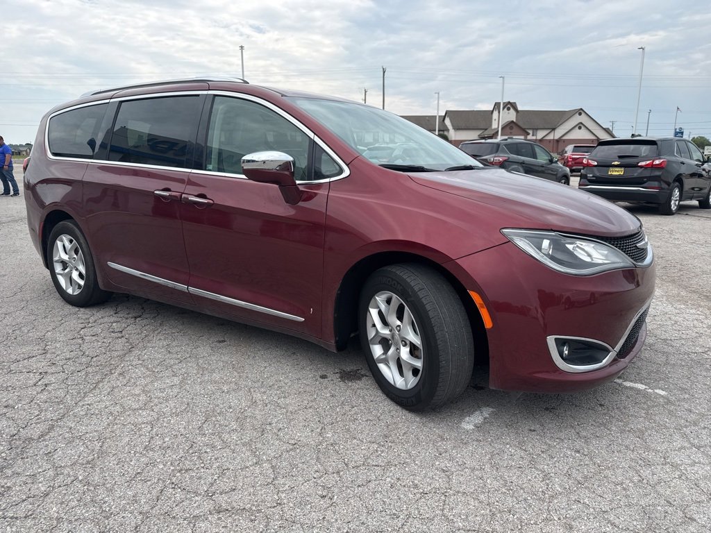 Used 2020 Chrysler Pacifica Limited image 3