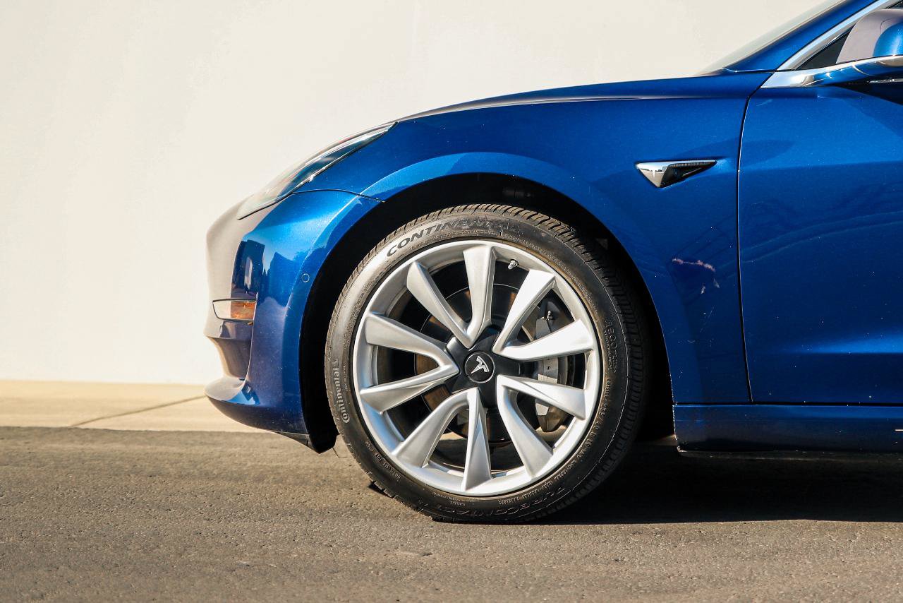 Used 2018 Tesla Model 3 Mid Range RWD image 39
