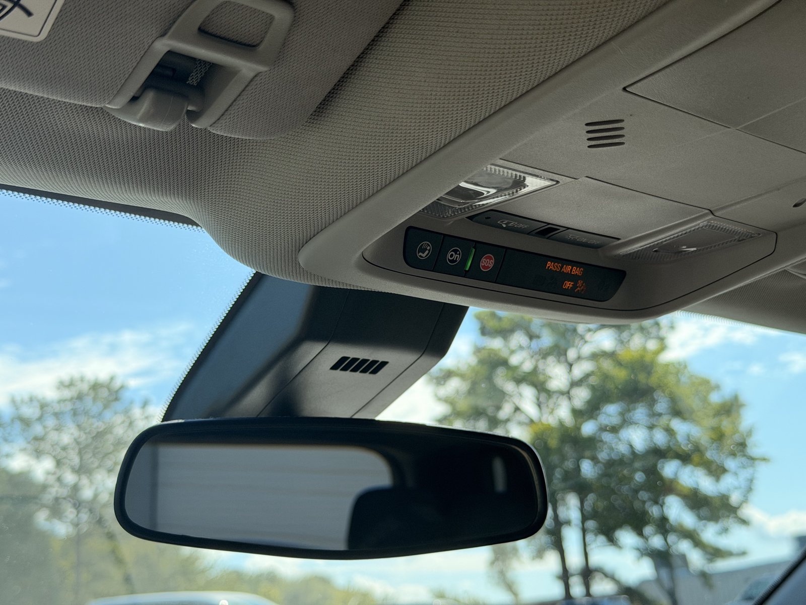 Used 2020 Chevrolet Equinox LT FWD image 27