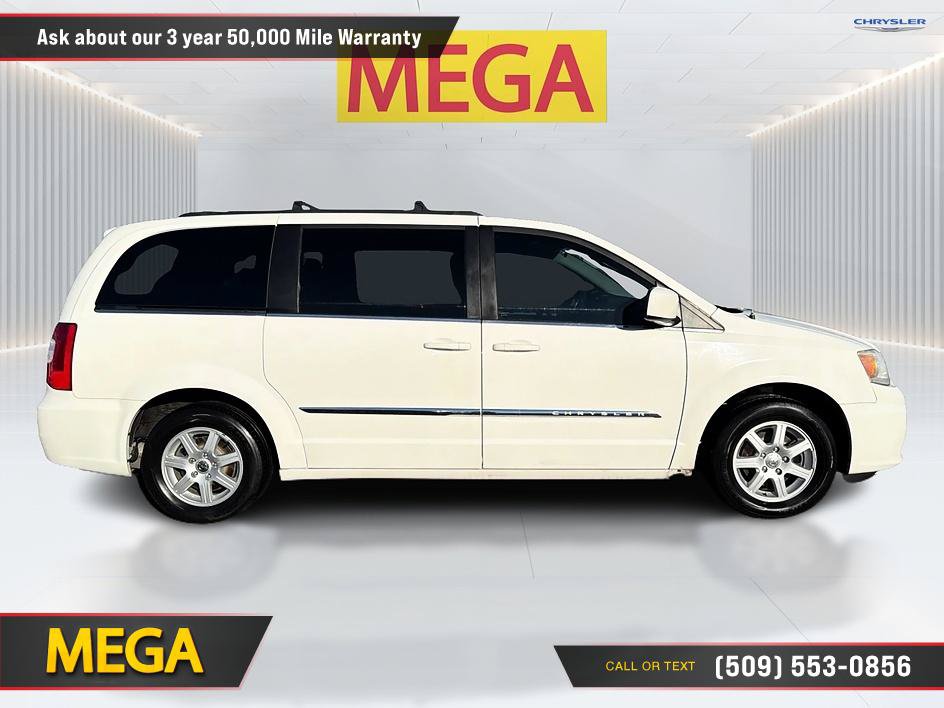Used 2011 Chrysler Town & Country Touring FWD image 5