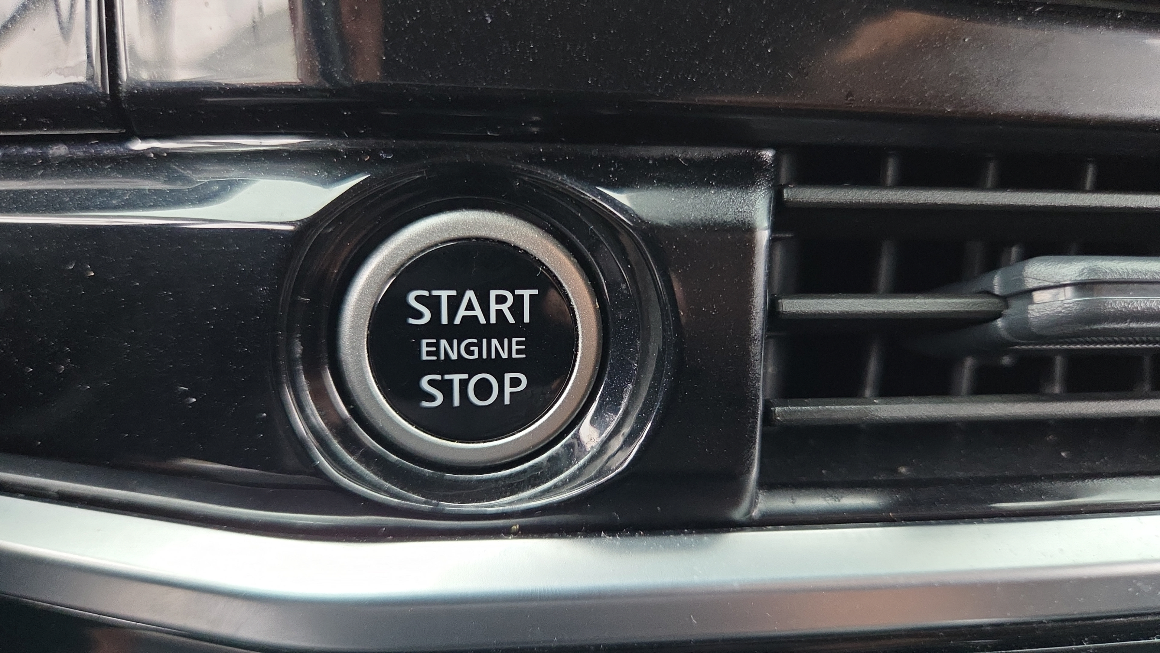 Used 2024 Nissan Pathfinder SV FWD image 25