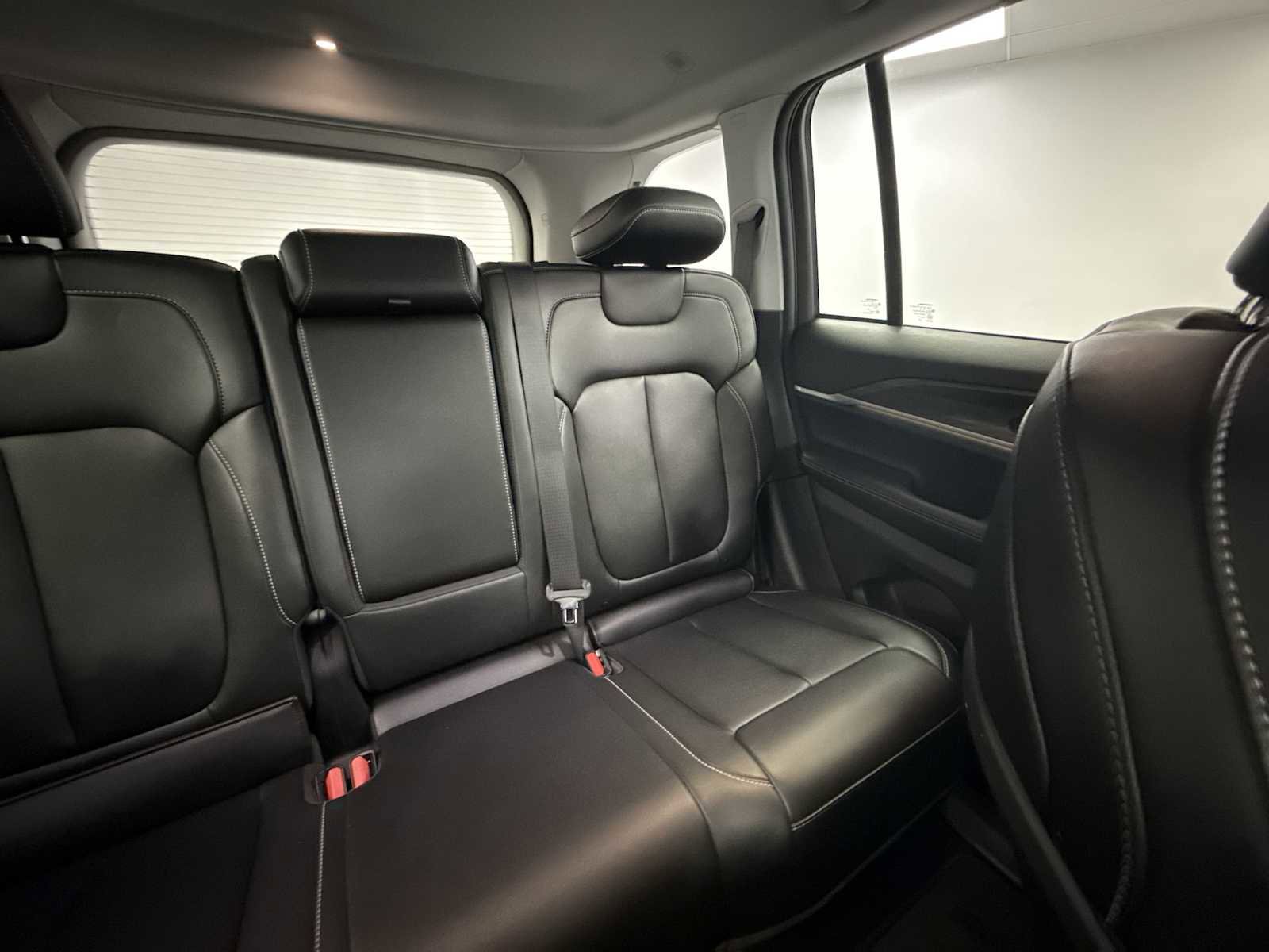 Used 2023 Jeep Grand Cherokee Limited image 14