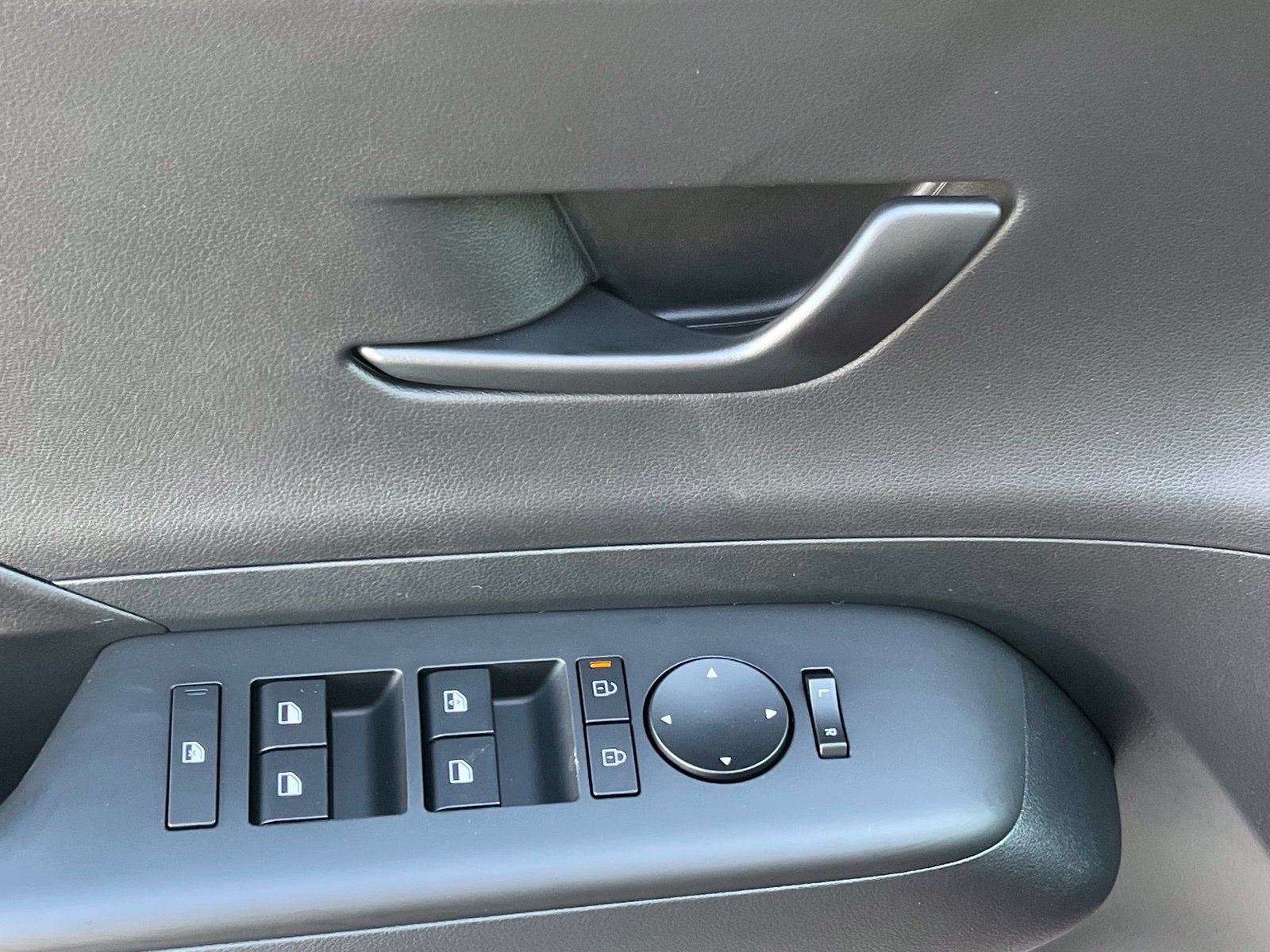 New 2027 Hyundai Kona SE FWD image 22