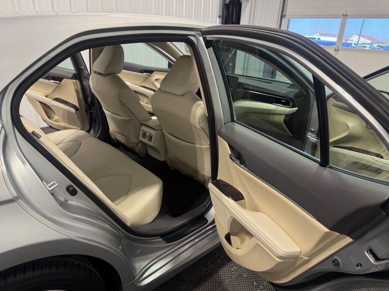 Used 2022 Toyota Camry XLE image 21