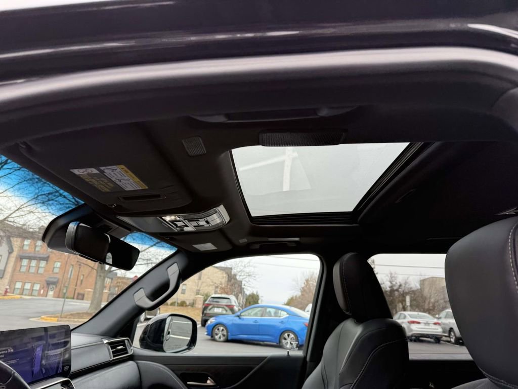 Used 2022 Lexus LX 600 4WD w/ Appearance Package image 20