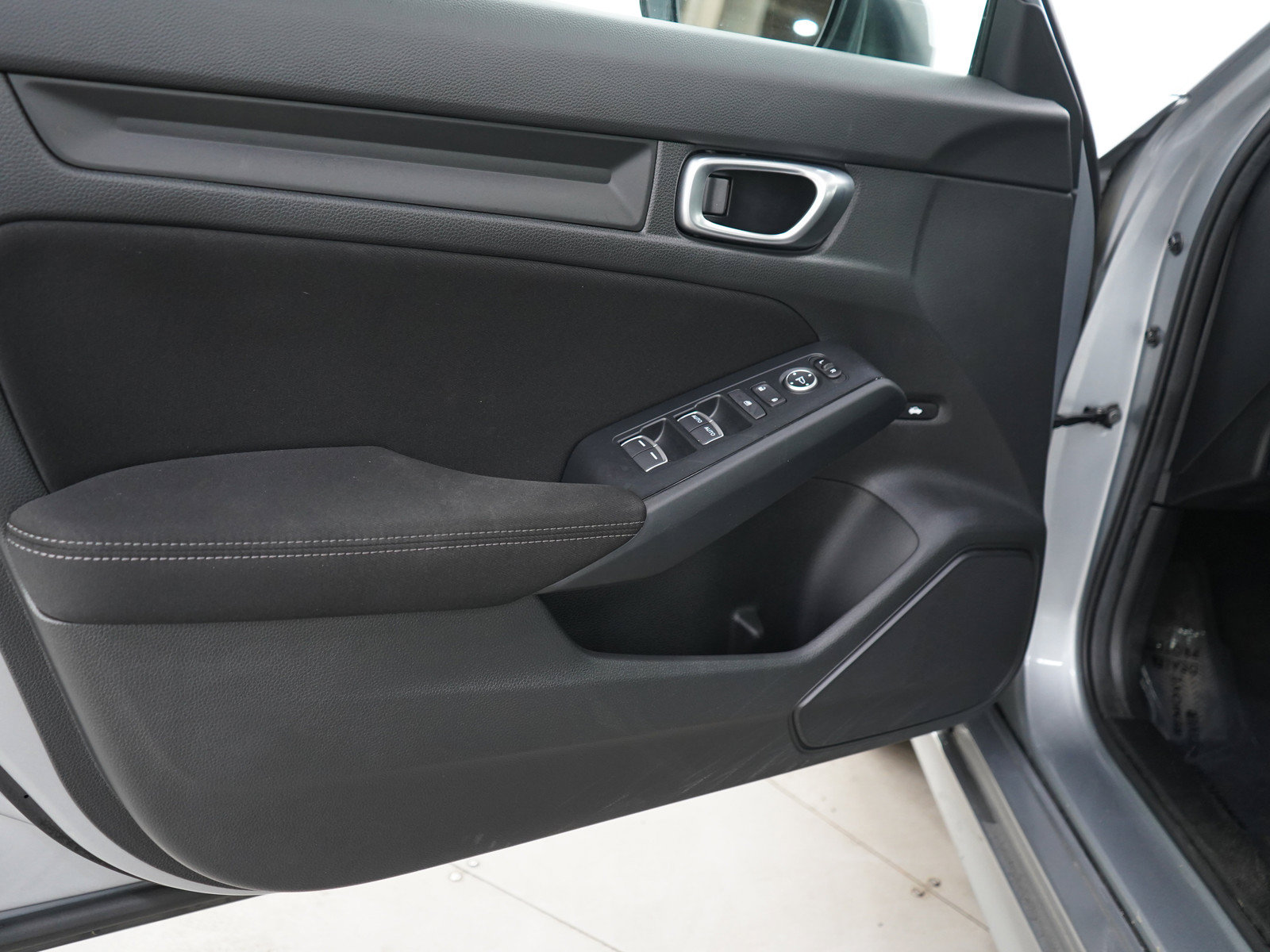 Used 2023 Honda Civic LX image 17