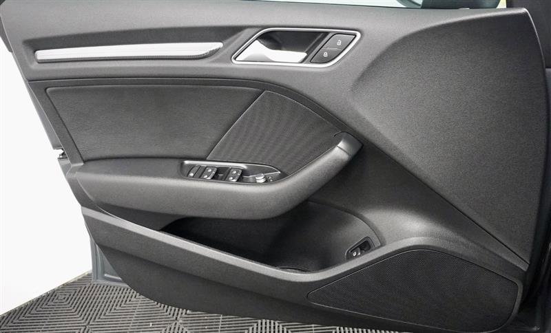 Used 2017 Audi A3 e-tron Premium Plus w/ Technology Package image 40