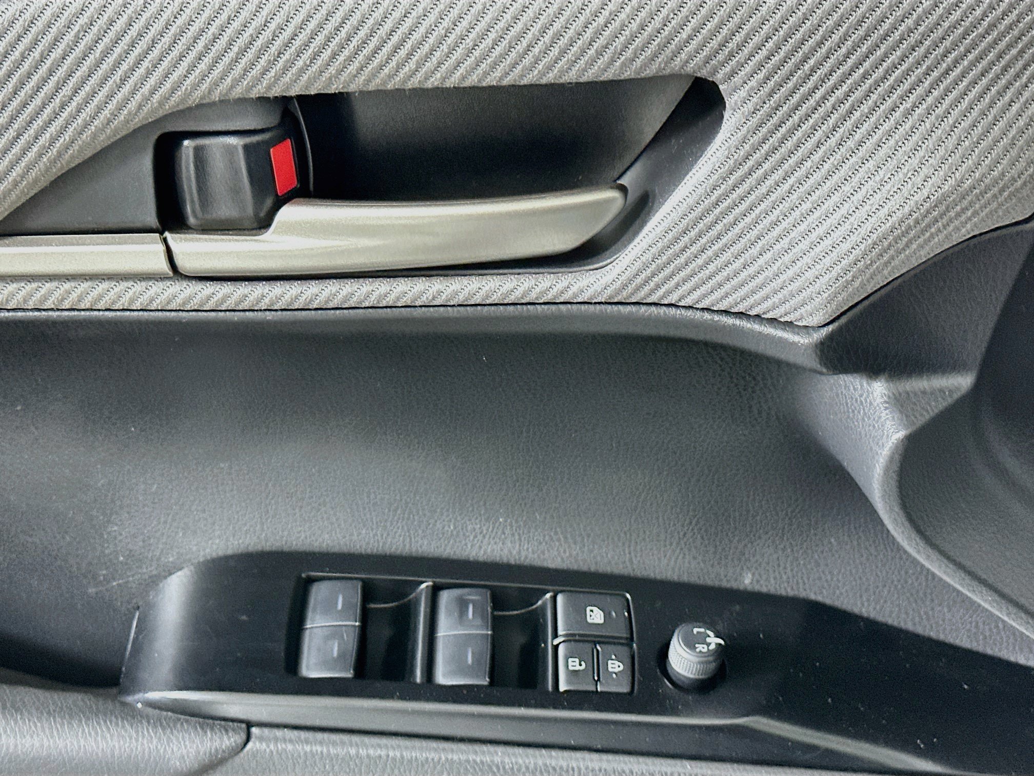 Used 2025 Toyota Camry SE FWD image 15