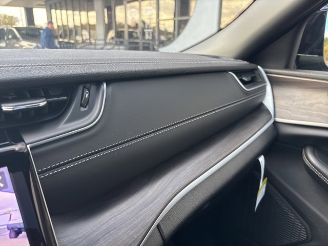 New 2025 Jeep Grand Cherokee Limited w/ Trailer Tow Package image 25