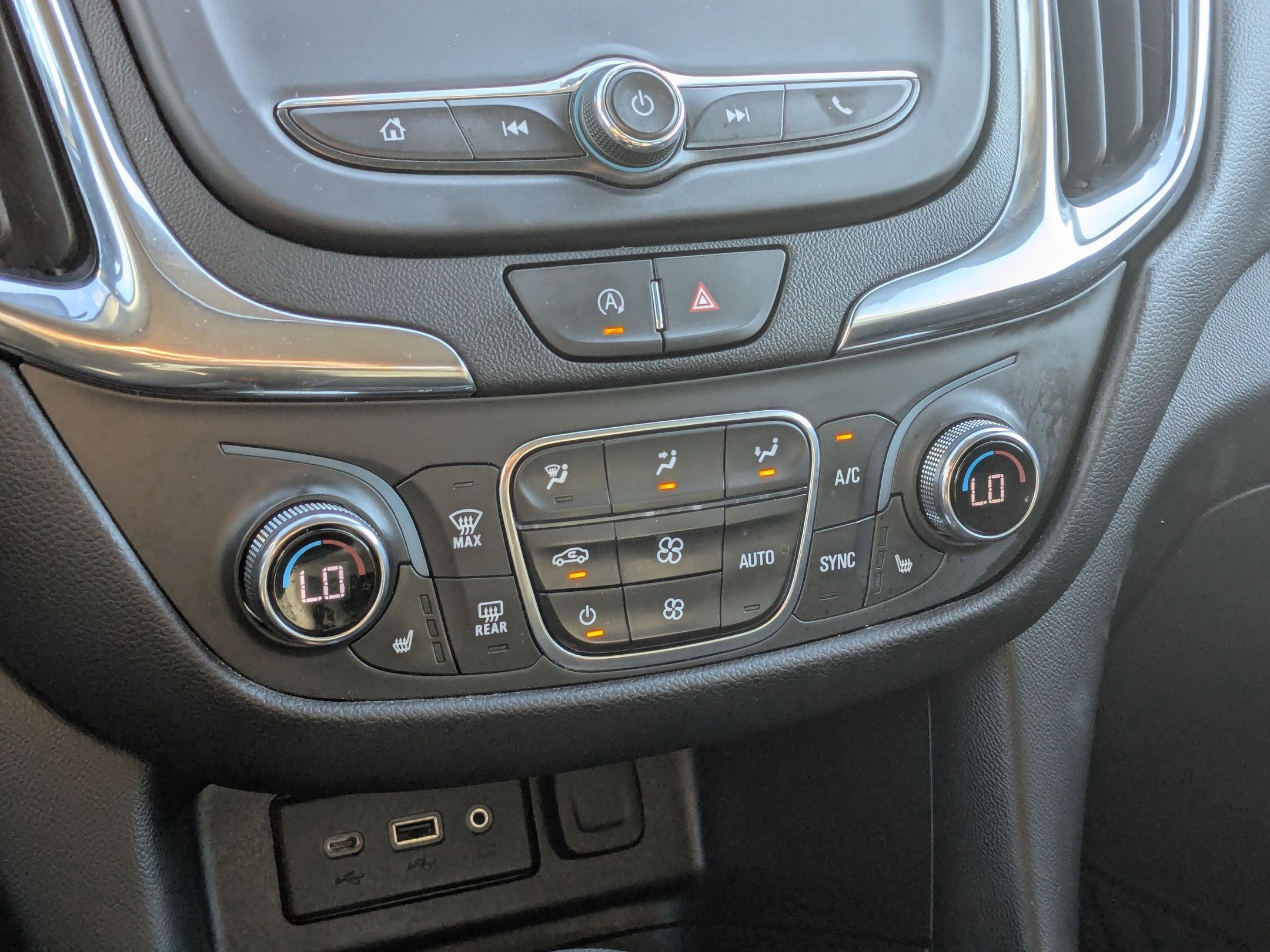 Used 2023 Chevrolet Equinox LT image 25