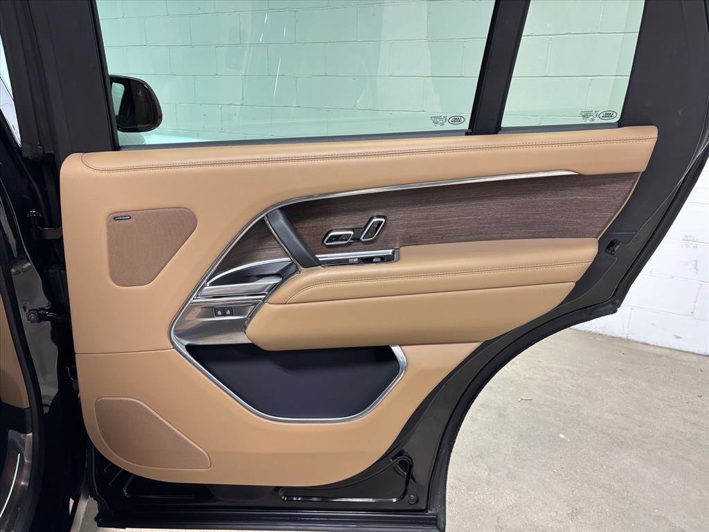 Used 2025 Land Rover Range Rover Long Wheelbase SE image 41