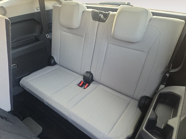 Used 2023 Volkswagen Tiguan SE FWD image 30